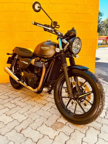 Triumph Street Twin 2020 - Impecável, Apenas 9.500 km - Revisada e IPVA 2026 Pago!