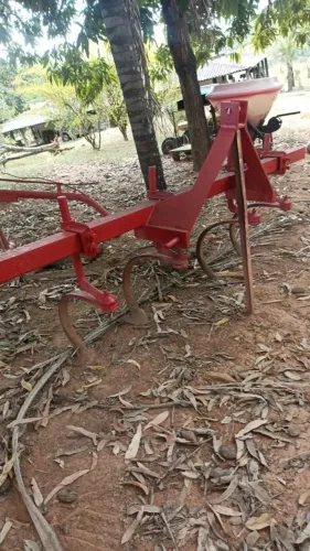 Cultivador quatro enxadas.