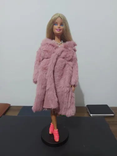 Boneca barbie look inverno casaco de pele