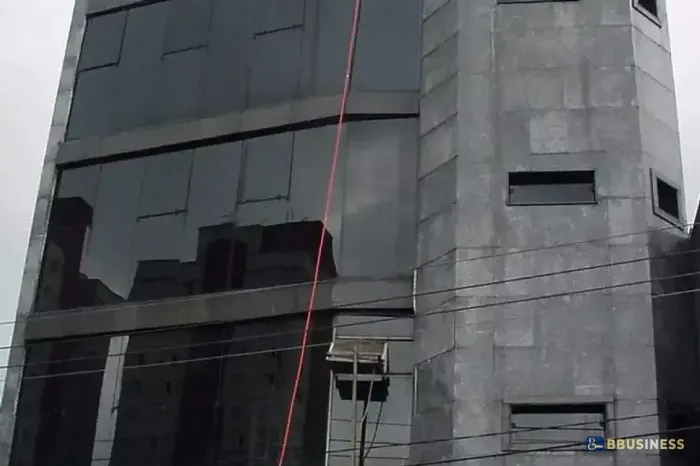 VENDO/ALUGO! Prédio 1.200M² para venda e locação, na frente da estação de trem. Fundação,