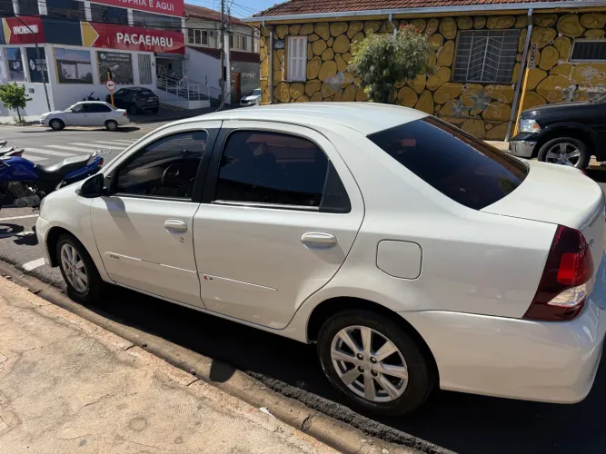 Toyota Etios X Plus Sedan 1.5 Flex 16V 4P Aut. 2019