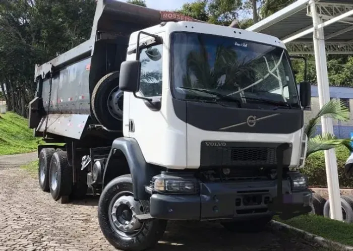 VOLVO BASCULANTE VM 330 6X4 2022/2022 - ÚNICO DONO