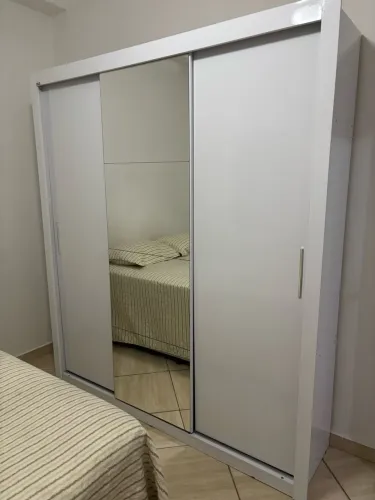 GUARDA ROUPA CASAL, 3 PORTAS DE CORRER COM ESPELHO, 4 GAVETAS