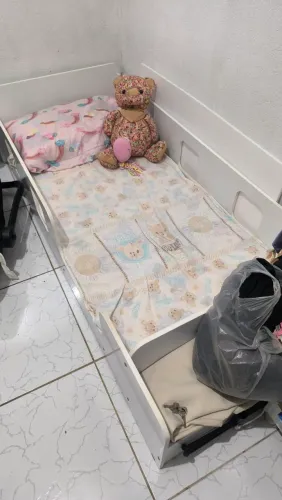 Cama montessoriana infantil com colchão 