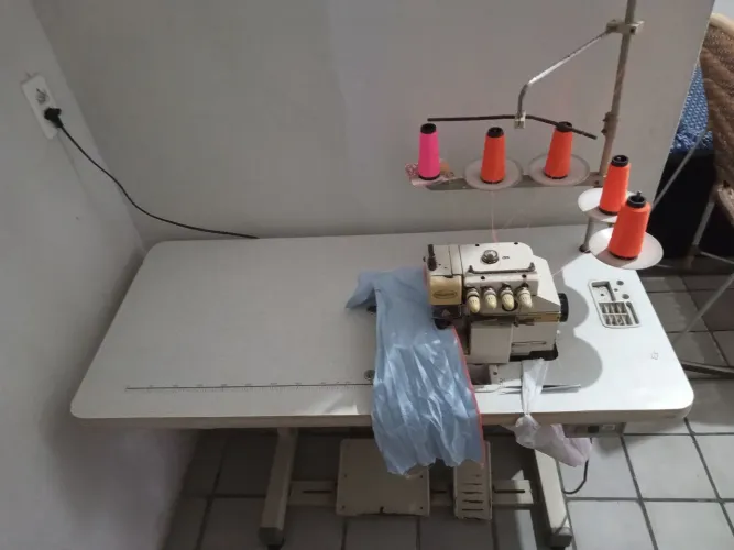Vendo Máquina de Costura Interlock fujita