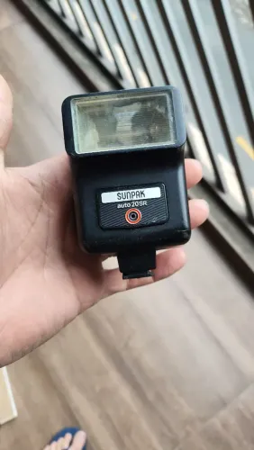 O flash analógico vintage Sunpak Auto 20SR