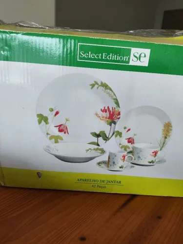 Vende se conjunto de Jantar 42 peças.