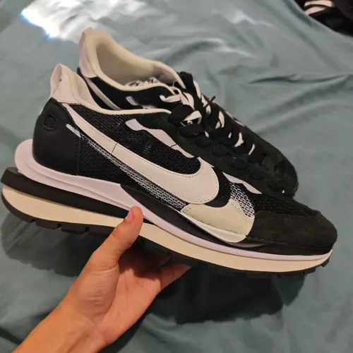Nike Sacai Vaporwaffle - Preto e branco