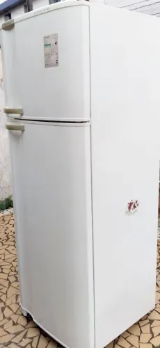 Geladeira duplex Eletrolux 490L 220v