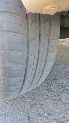 Pneus Bridgestone 185/60 R15 bons, 4 unidades 
