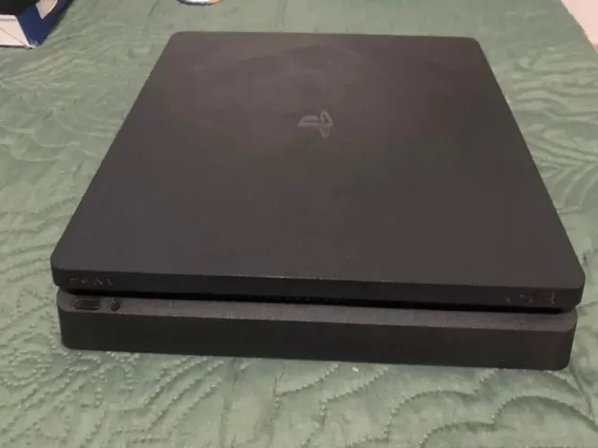 PS4 Slim 1TB + Controle + 3 Jogos + Cabos - Usado