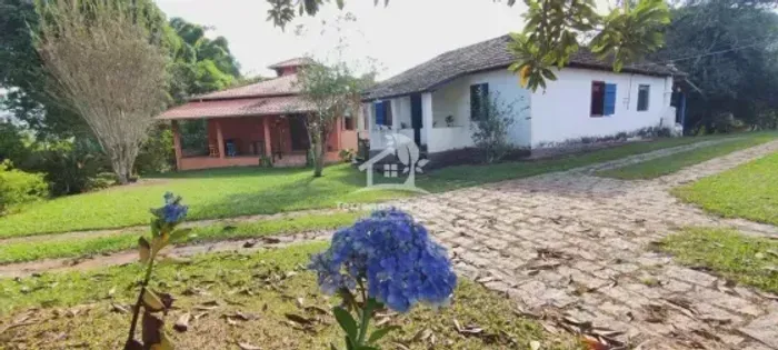 Fazendinha para venda em Claudio-MG de 28 hectares com lagoa e bom de topografia