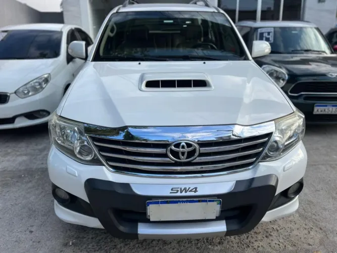 Toyota Hilux SW4 SRV D4-d 4X4 3.0 TDI Dies. AUT 2014