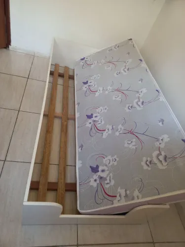 Cama solteiro infantil montessoriana