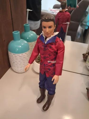 Príncipe ken  Yan /Jeremy do filme barbie castelo de diamante...