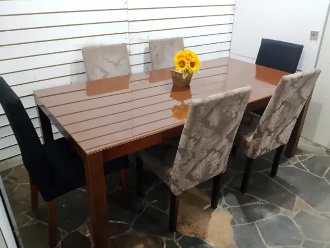 Mesão 2x1m c/6 cadeiras ótimas vidro grosso marrom (TUDO MADEIRA)