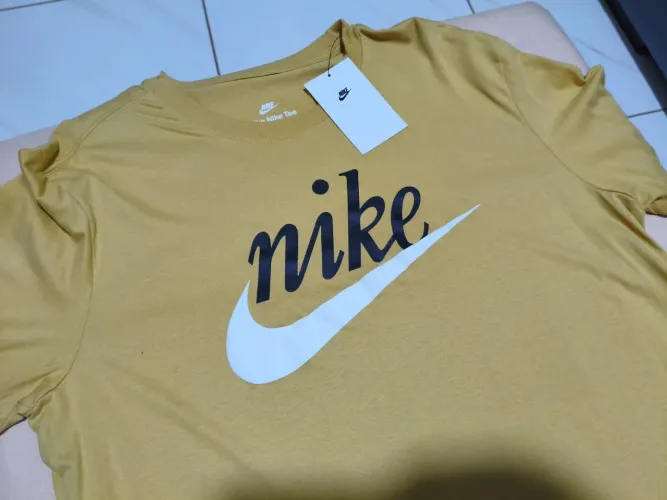CAMISETA NIKE SPORTSWEAR 