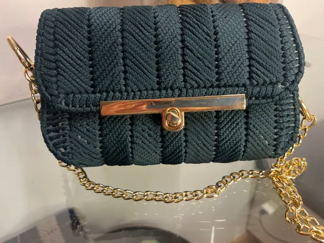 Bolsa em tela de tricô 