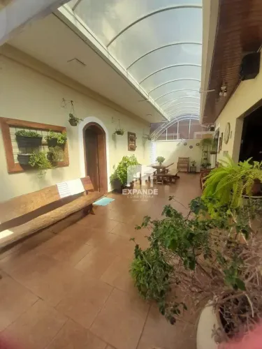 Casa com 4 dormitórios à venda, 253 m² por R$ 990.000,00 - Centro - Botucatu/SP
