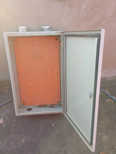 Quadro de disjuntores elétrico de ferro