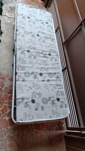 Cama de campanha dobrável