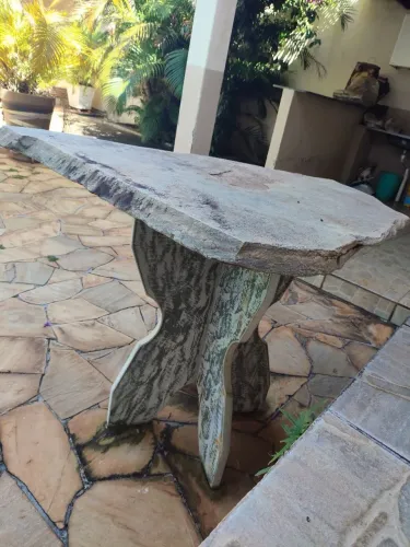 Mesa Ornamental de Pedra Pirenópolis (Formato desgastado do Mapa do Brasil)