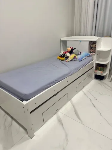 Cama com baú e cama auxiliar 