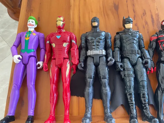 Bonecos Dc e marvel, coringa e venom
