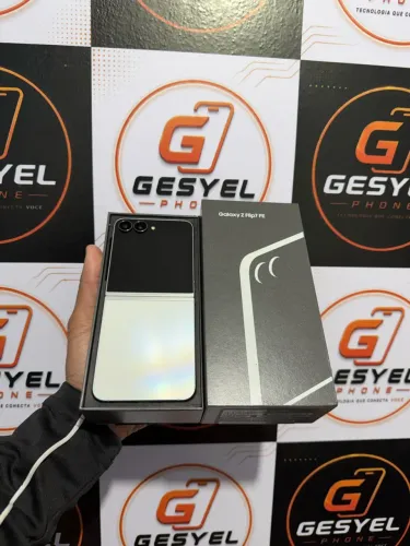Vendo ou troco Samsung Z flip 7 FE aparelho impecável 256 gb de memória 8 de RAM completo