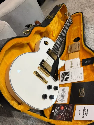 Guitarra Gibson Custom Shop Les Paul Custom Alpine White - Gold Hardware - 2025