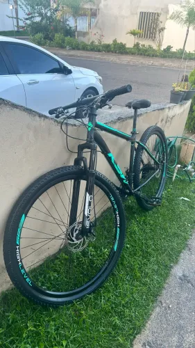 Bicicleta Aro 29 KSW Câmbio Shimano, Freio Inviktus, Suspensão Dianteira EVOLO