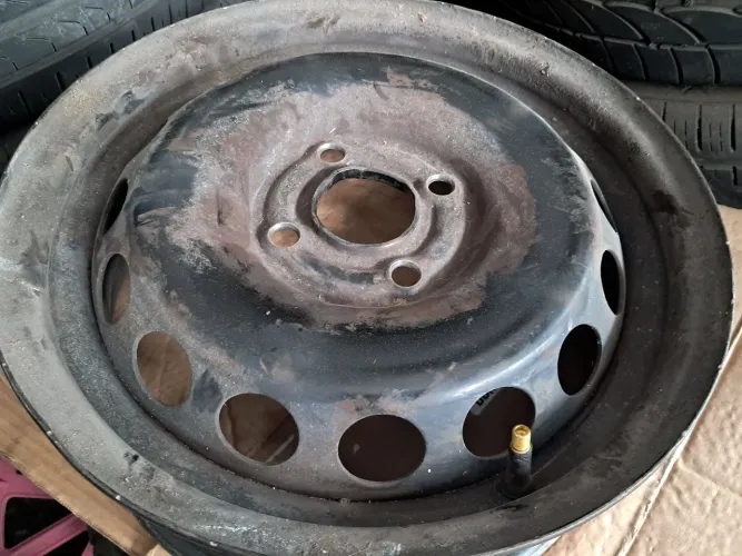 Roda de ferro aro 15 preta Volkswagen estilo tampa de fogão 4x100 