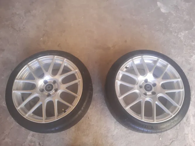 Rodas = 225 / 40 ZR 18