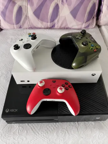 Xbox Series S + Xbox One + 3 controles ? vendo juntos
