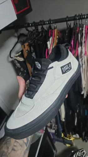 Tênis Vans Skate Safe Low Atiba White