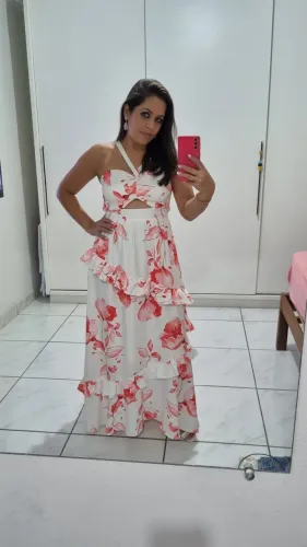 Vestido longo com babados na diagonal e busto com bojo, tamanho M, consevado