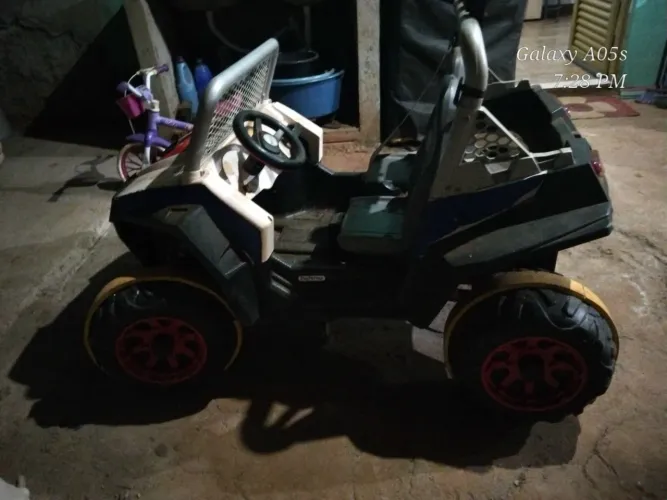 Carrinho elétrico peg perego polaris xp 900