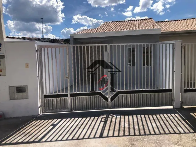 Sobrado 2 Dormitórios com Quintal e 2 Vagas | Próximo à Av. Bertioga - Jardim Itália - Vár