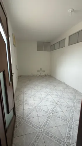 Sala Comercial Sobreloja - Jardim Satélite - 70m².