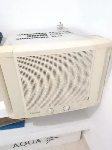 Ar condicionado 10 mil btus, 220w.