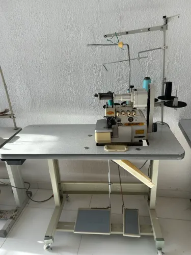 Máquina Industrial Overloque Siruba