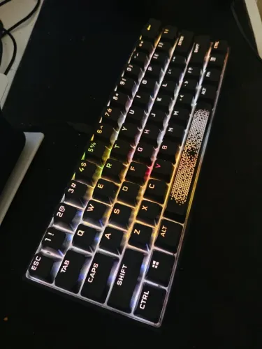 Teclado Mecânico Gamer Corsair K65 , Switch Cherry Red 60%