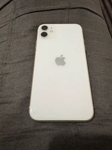 Celular iPhone 11 excelente estado! 