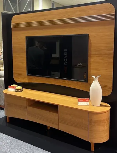 Rack Elara Larg. 2.00m Cinamomo + Painel Armoni Larg. 2.00m Entrega Rápida