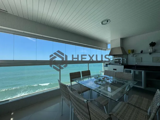 Apartamento reformado frente mar com varanda gourmet e lazer completo na Praia das Pitangu