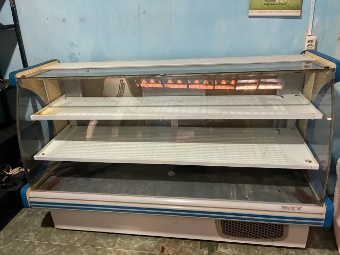 Vitrine Refrigerada Gelopar GPDV-175 - 220V - Ótimo funcionamento
