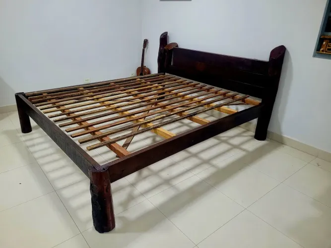 Vendo Cama 1.90 X 2.00 De Aroira e Itauba.