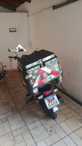 Baú da mottul,em perfeito estado,com o suporte incluso!