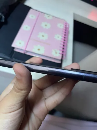 Galaxy S22 todo funcional porém com linha na tela.