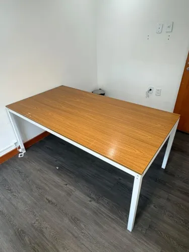 Mesa (base branca)   
